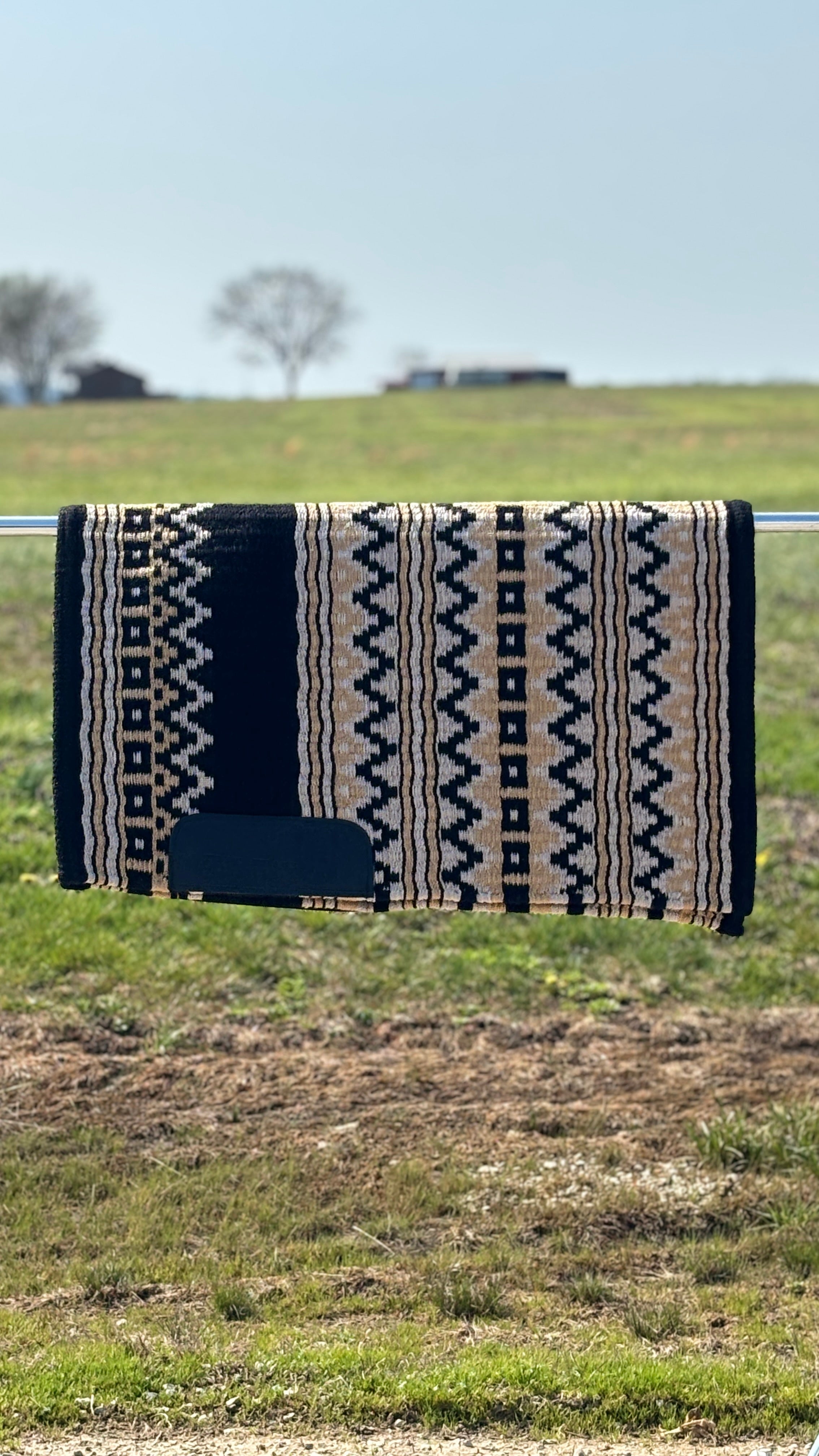 Sandy Saddles Show Pad
